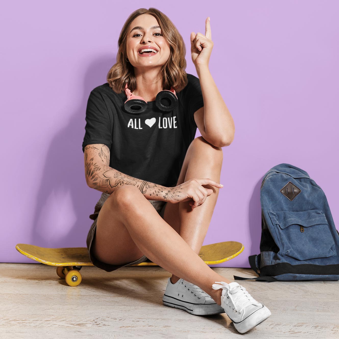 {"type": "lifestyle","view": "front","color": "black","gender": "women","format":"photo"}